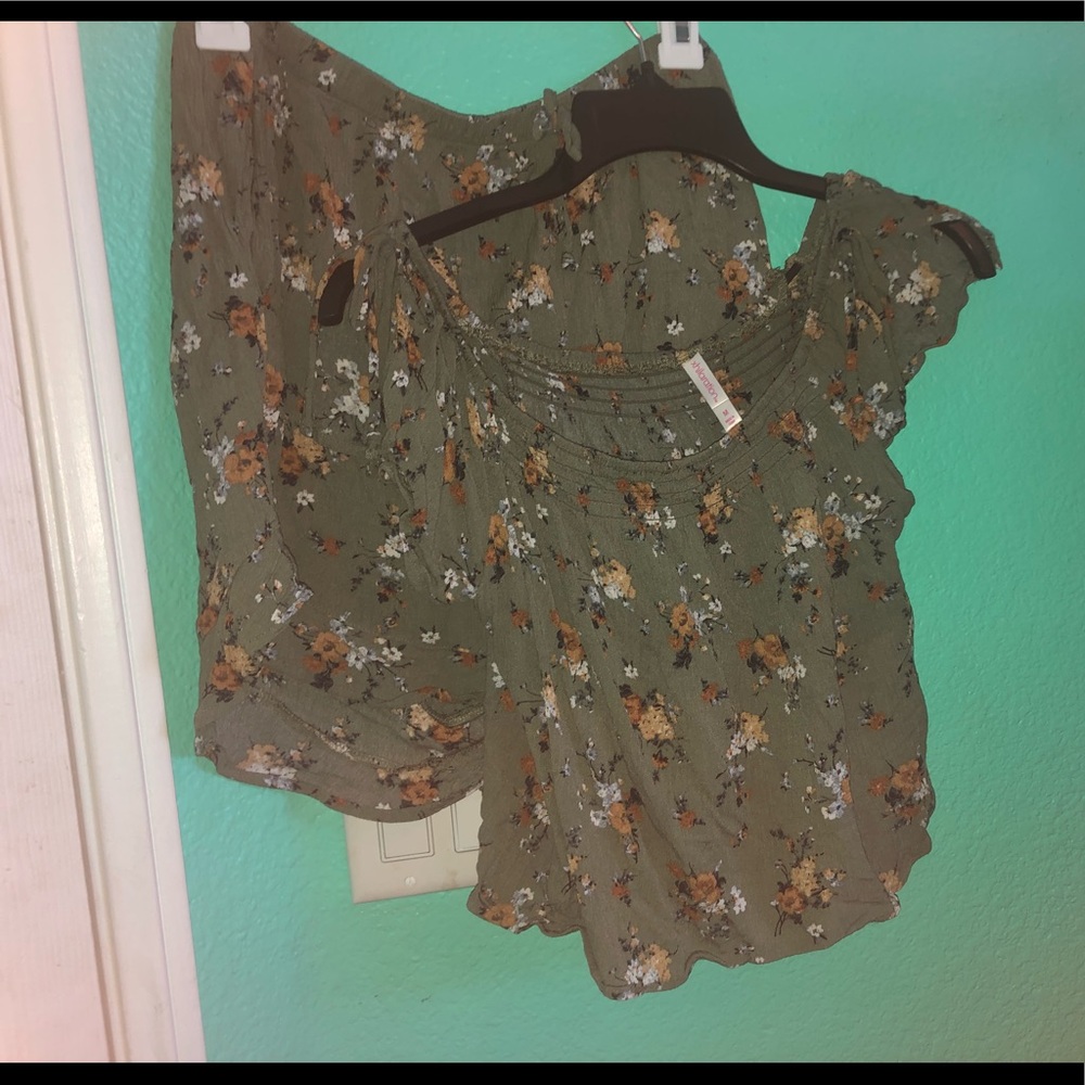 olive green floral short and top set